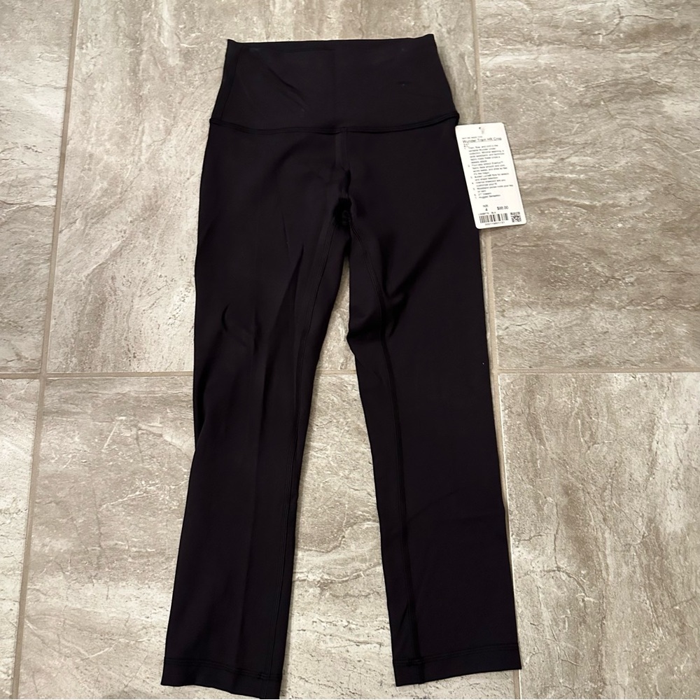 NWT lululemon wunder train crop 21” sz 4